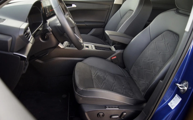 Seat Leon cena 77500 przebieg: 65906, rok produkcji 2021 z Kozienice małe 742